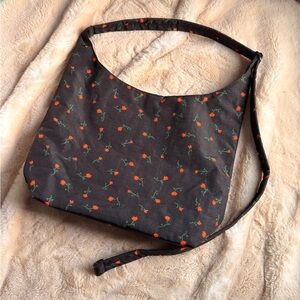 BAGGU Black Shoulder Bag with Orange Floral Print